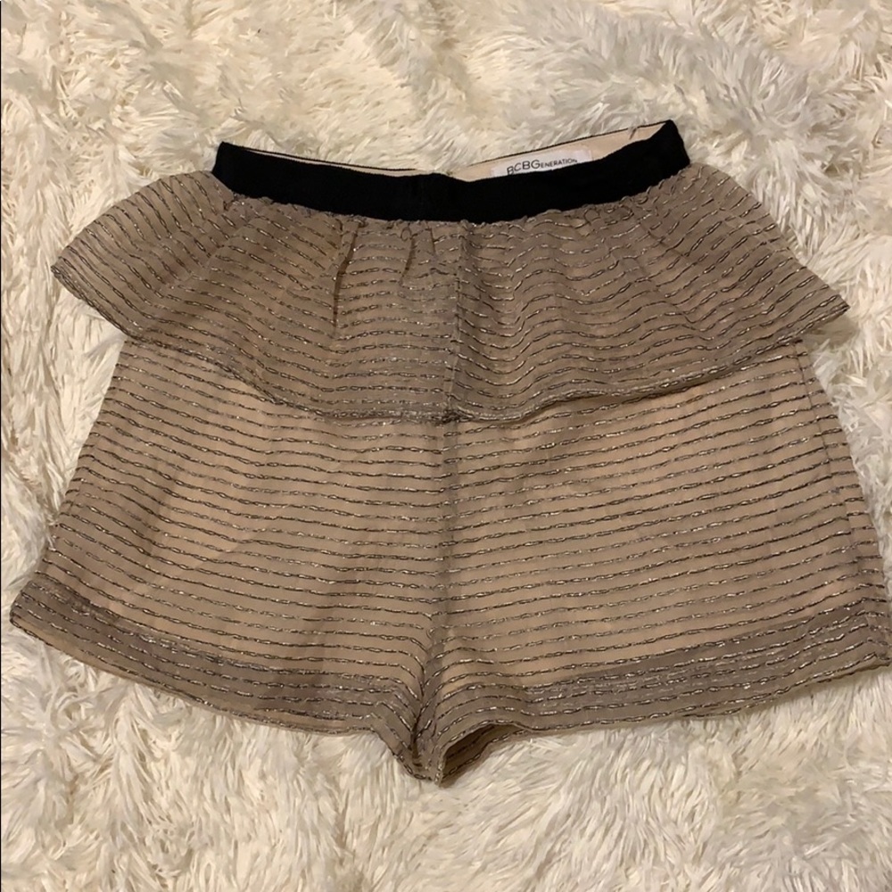 BCBG GENERATION beige peplum shorts